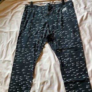 Black and white Nike leggings Size XL